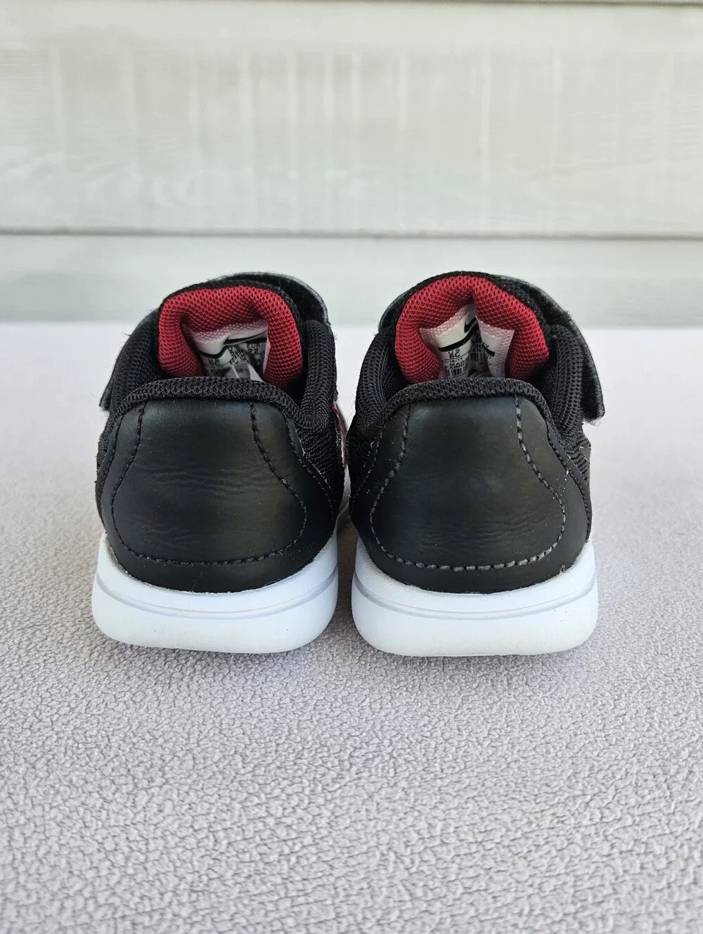 Nike Flex Run TD Sneaker Toddler SZ 6C Hook & Loop Black Red 904239-005